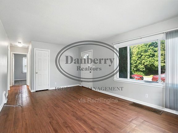 3rd image of 1126 Searles Rd