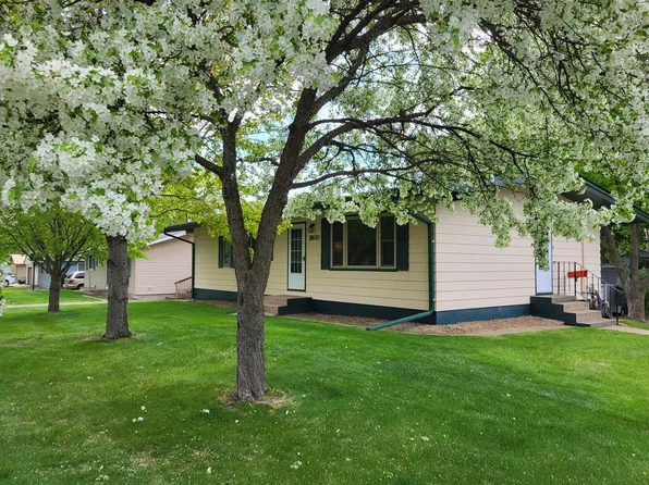 1800 Pine St, Hastings, MN 55033