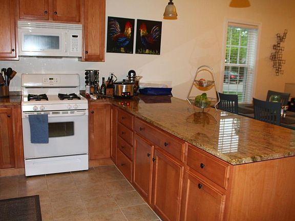 3rd image of 31 Garfield Ave #1