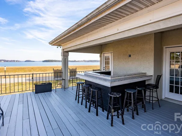 8030 Prestwick Ln, Stanley, NC 28164