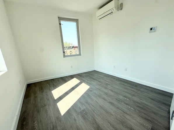 165 Vanderbilt Avenue image 9 of 10