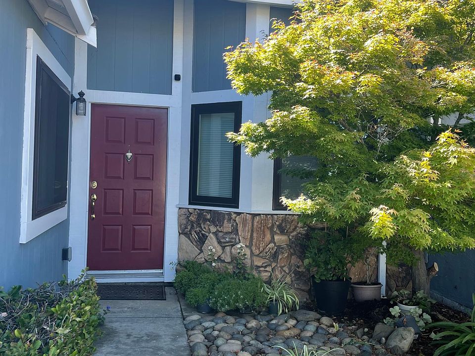1st image of 1070 Minoru Dr