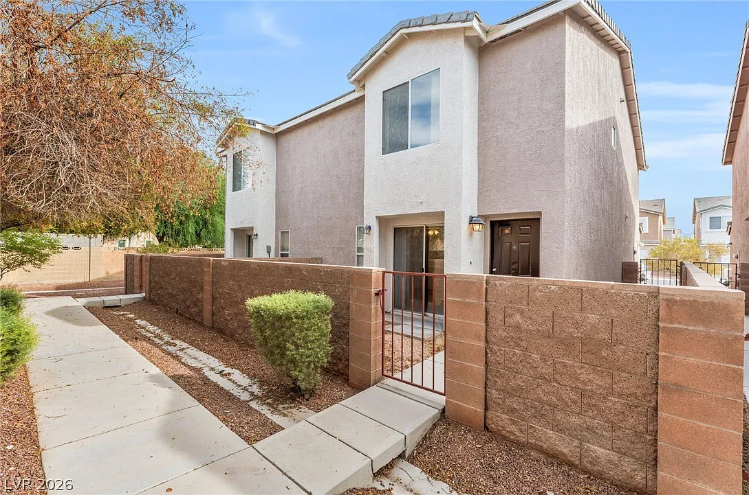 3 bed, 3.5 bath, 1435 sqft, $1,700 — Photo 1