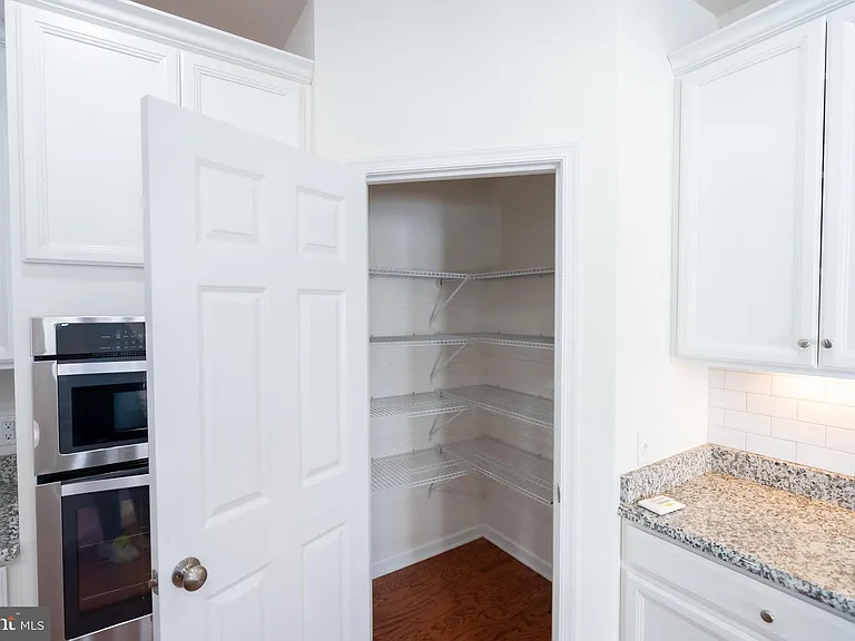 610 Kent Ct — Photo 11