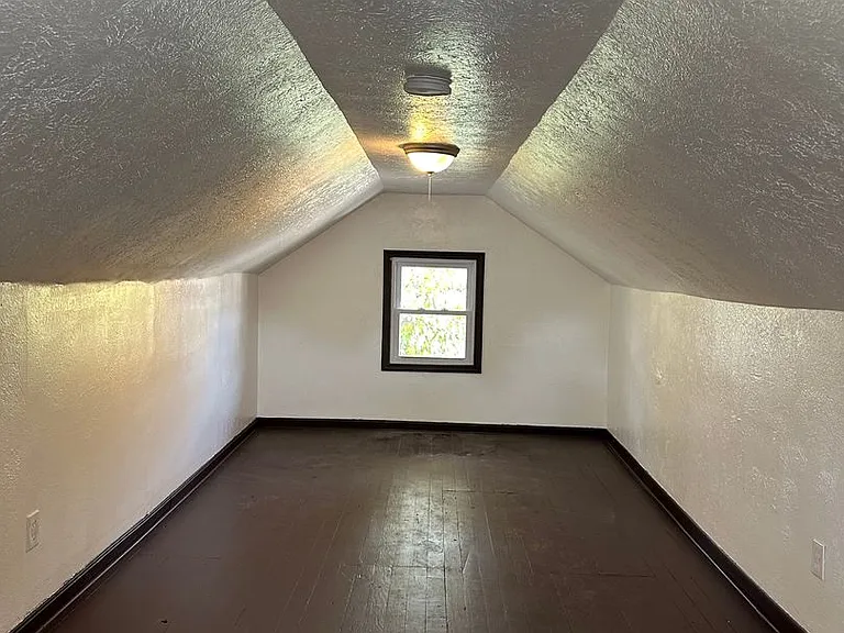 540 Holmes Ave — Photo 2