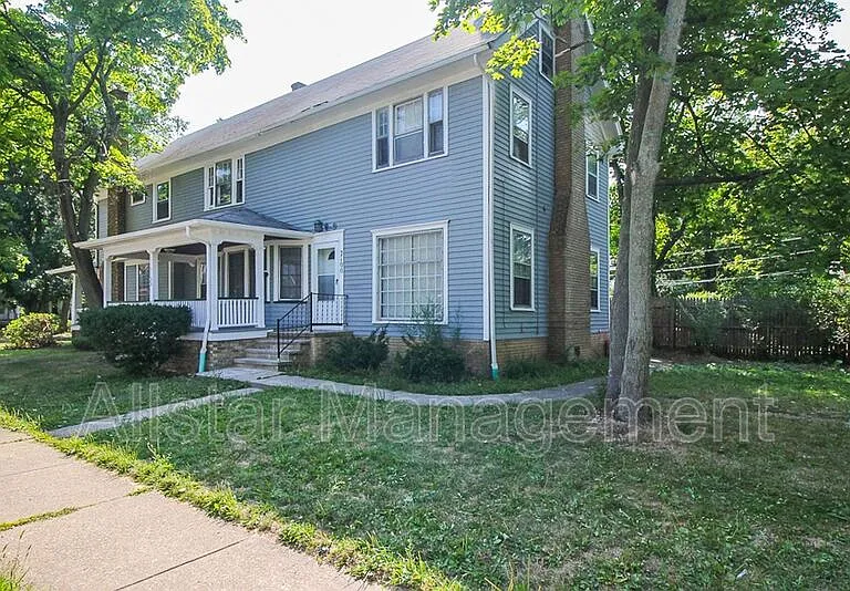 2100 Cottage Grove Dr — Photo 24