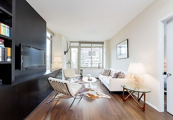 3rd image of 236 E 47th St APT 12B