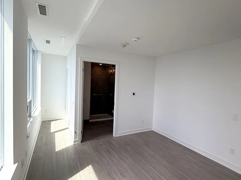 8 Wellesley St E #5910 — Photo 7