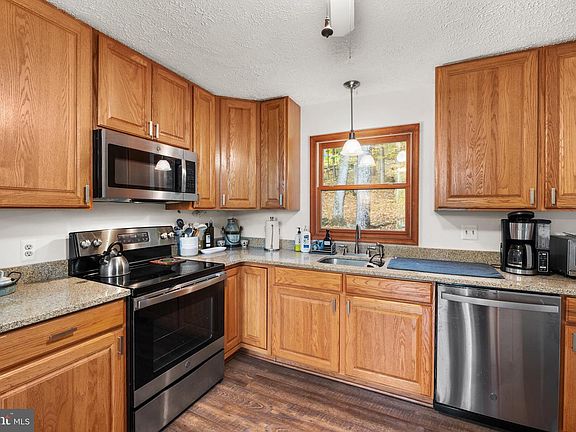 4th image of 278 Wintergreen Way