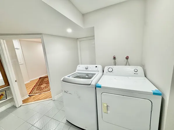 33 Forestside Ct, Richmond Hill, ON L4C 9V2