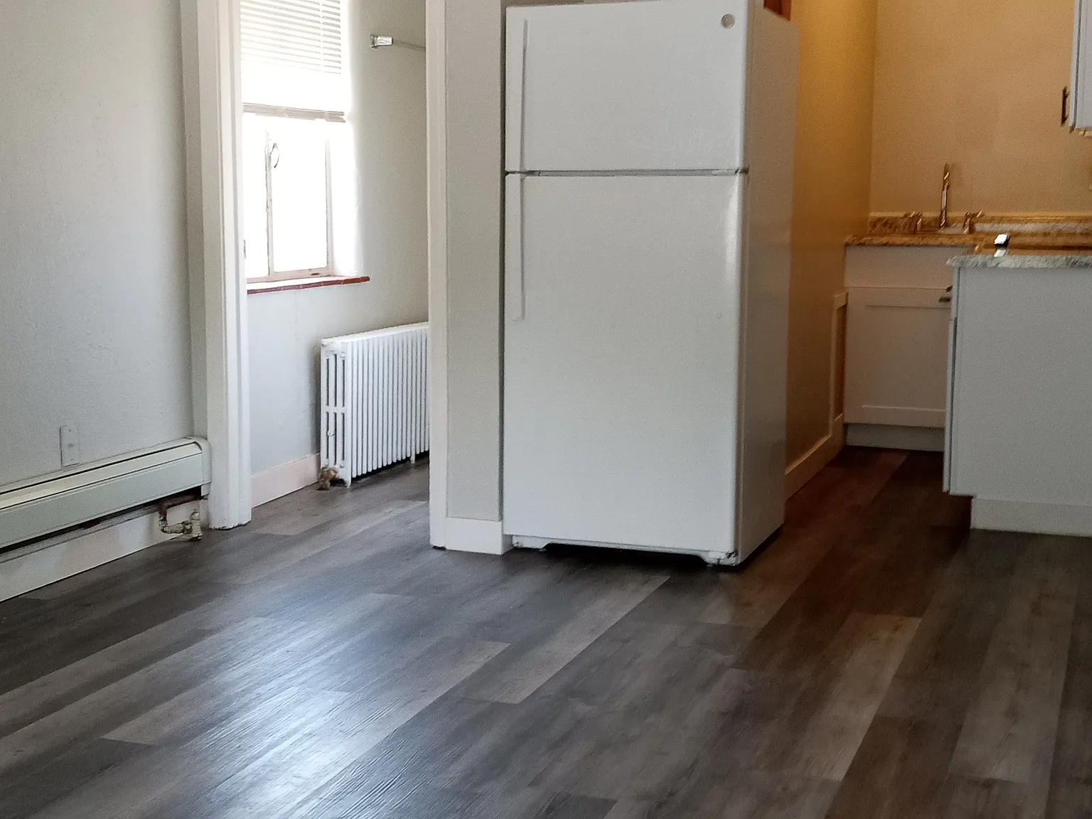 Studio, 300 sqft, $995 — Photo 2