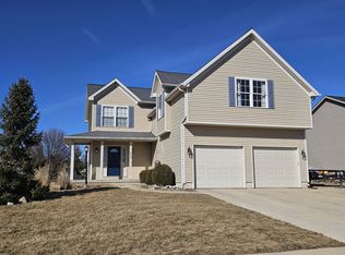 1004 Peters Dr, Saint Joseph, IL 61873
