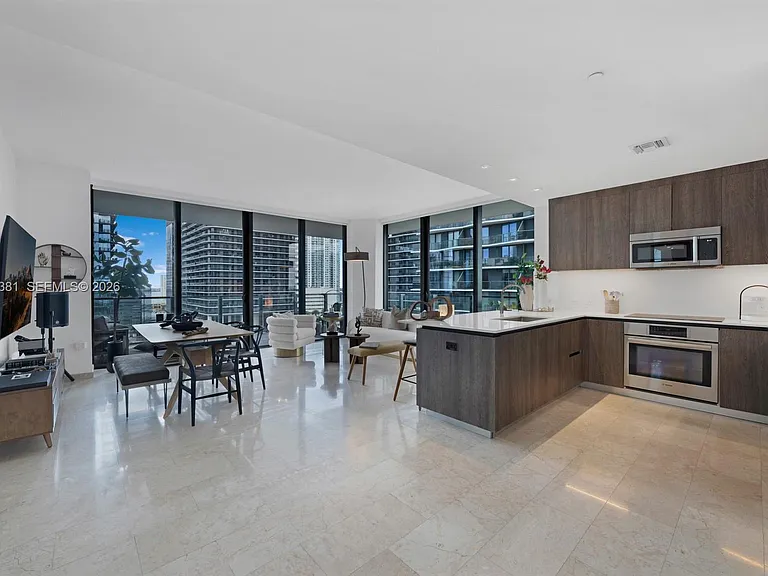 88 SW 7th St #1401 — Photo 2
