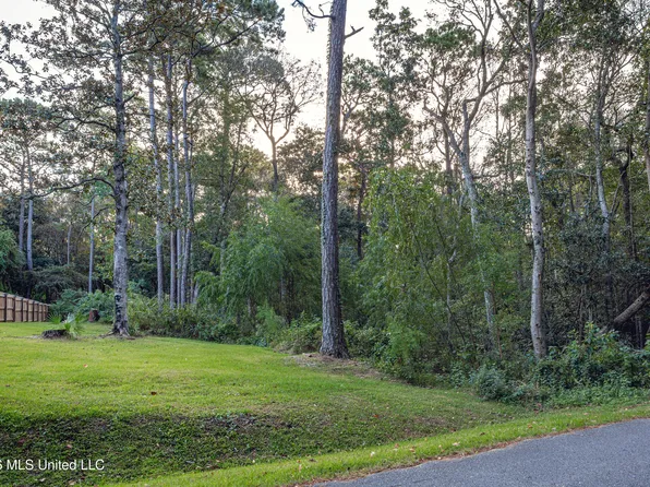 3520 N 4th St, Ocean Springs, MS 39564