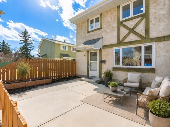 15 C Callingwood Ct NW, Edmonton, AB T5T 0H5