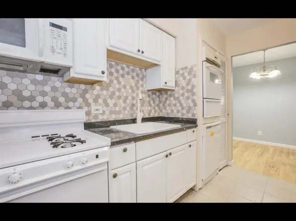 60 Sycamore Rd #2, Jersey City, NJ 07305