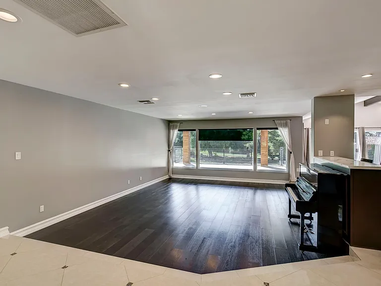 1710 Country Club Dr — Photo 8