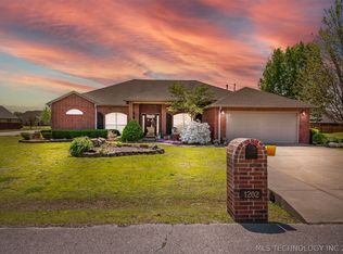 1202 SW 22nd St, Wagoner, OK 74467