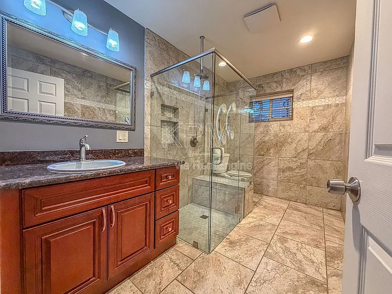 420 E Hampton St #B — Photo 16