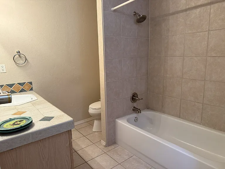 412 Laguayra Dr NE — Photo 12