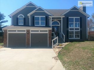 500 Eagle Glen Dr, Raymore, MO 64083