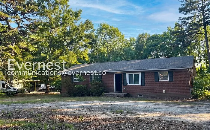 Building Photo - 203 Pinetree Dr