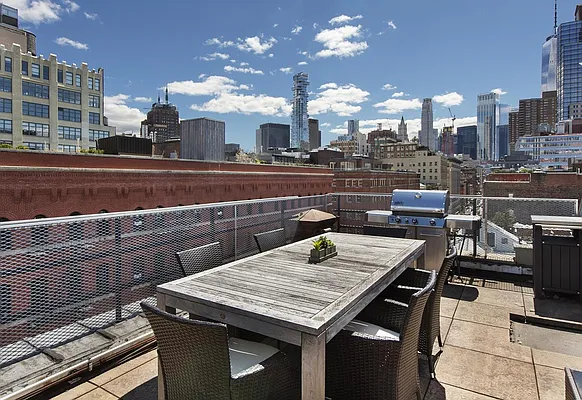 Sold by Avenue Real Estate | media 8