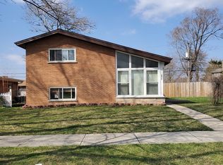8422 W Bruce Dr, Niles, IL 60714