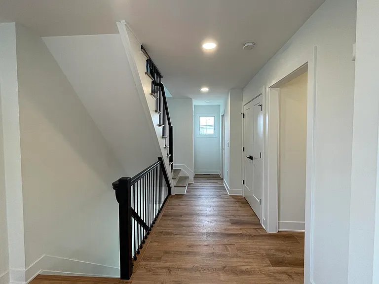 303 Forman Ave — Photo 13