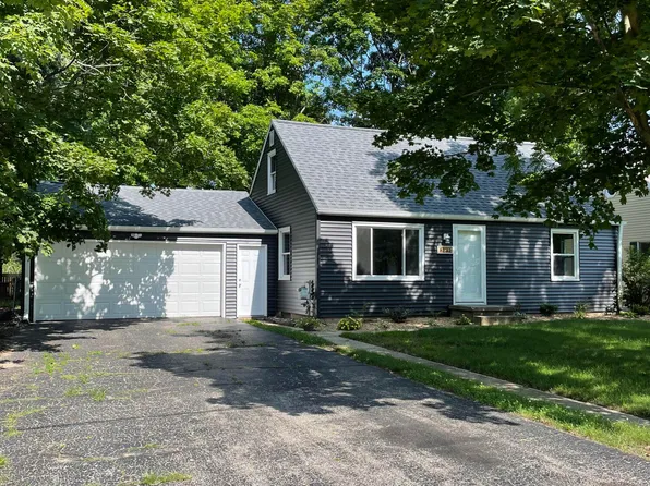 8131 Lake Wood Dr, Portage, MI 49002