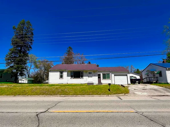 405 E 13th St, Winamac, IN 46996