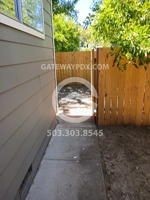 662 Monmouth St — Photo 4