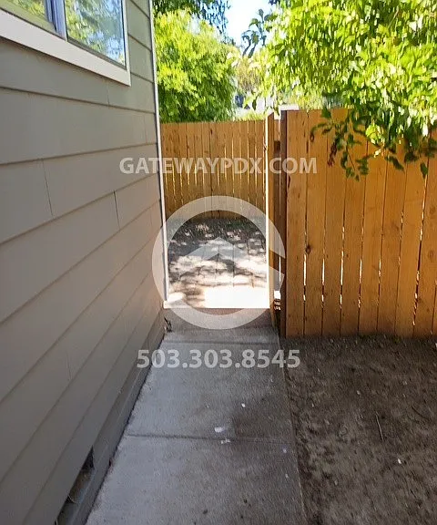 662 Monmouth St — Photo 4