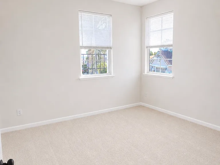 719 Flemish Ct — Photo 12