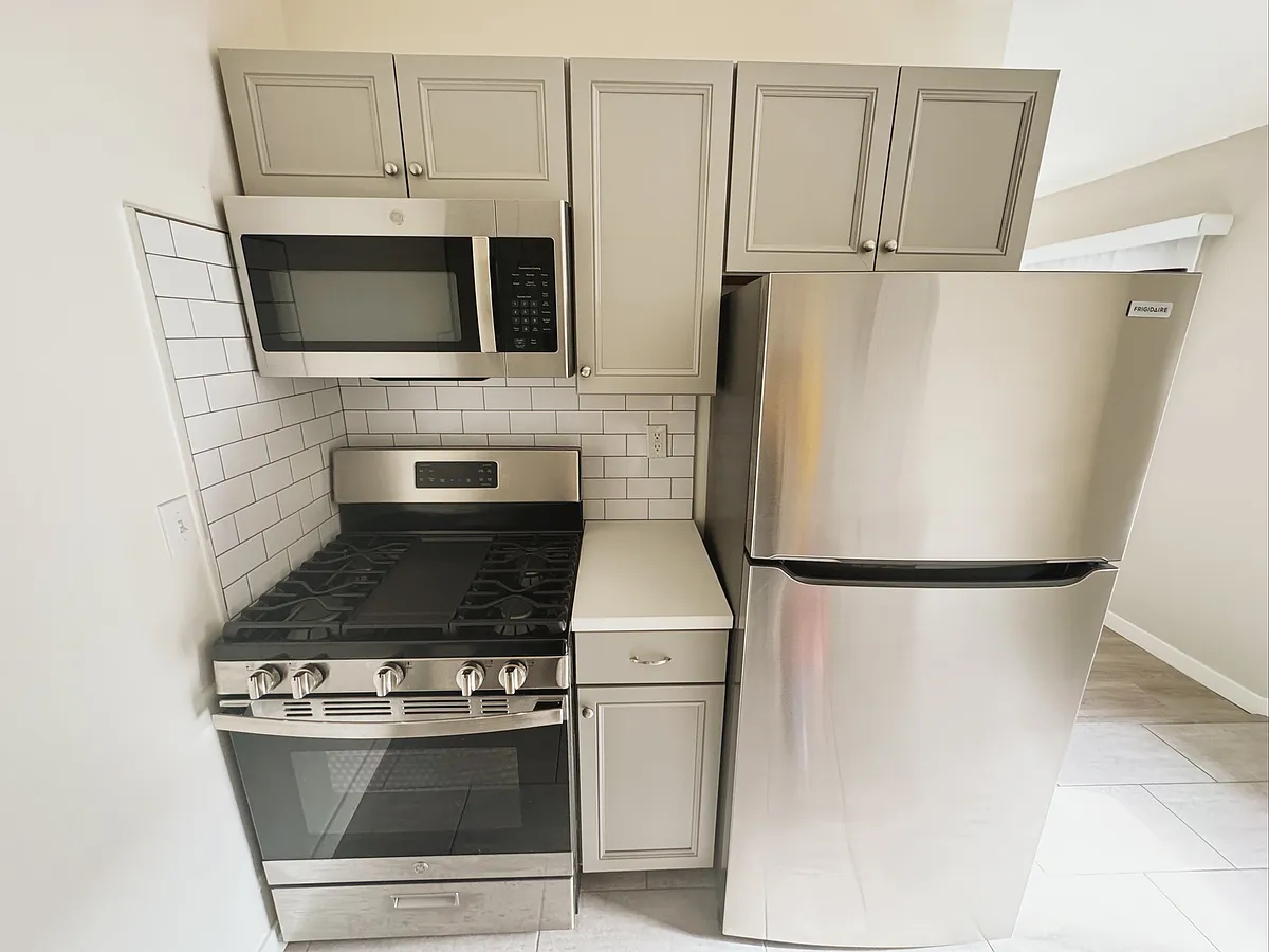 Building Photo - 1817 7th St #3