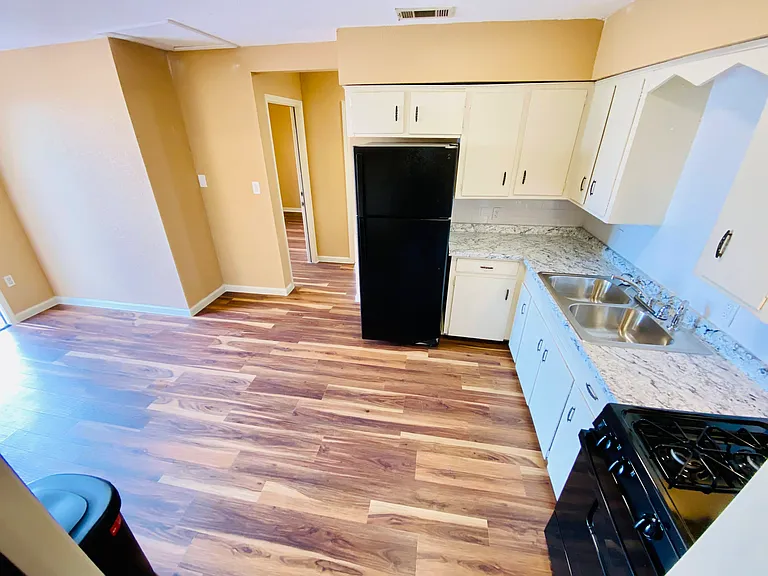 932 Springdale Rd — Photo 8