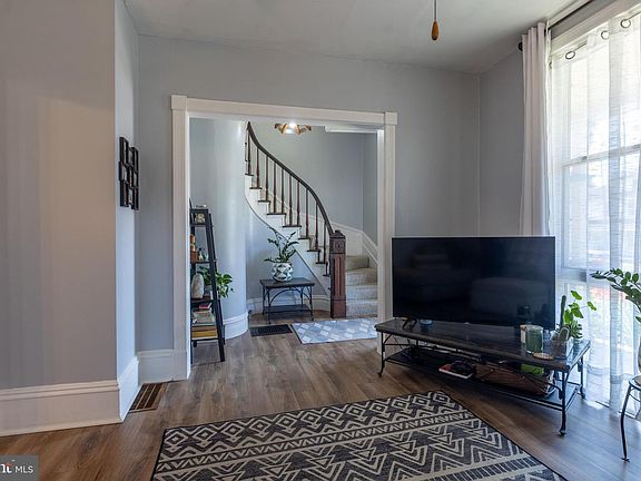 3rd image of 541 Nelson St #39