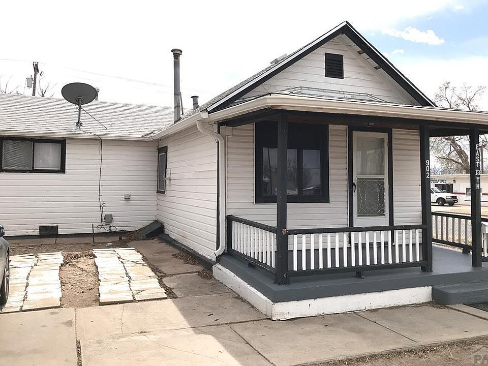 1st image of 902 E 13th St