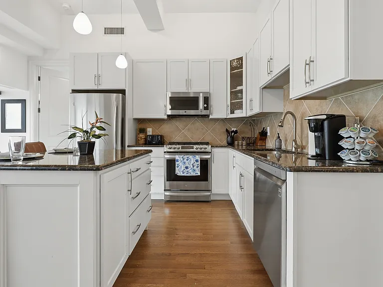 1101 Walnut St #1202 — Photo 9
