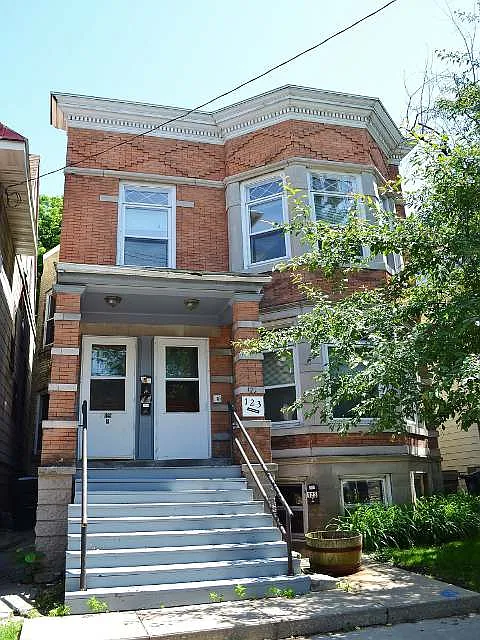 2 bed, 1.0 bath, 1313 sqft, $1,995 — Photo 2