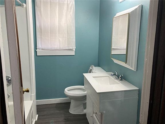 4th image of 111 N Drury Ave