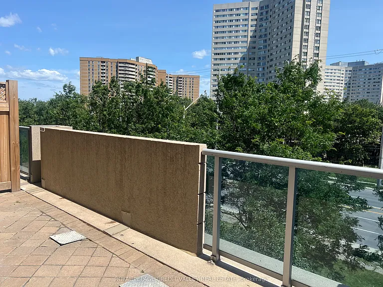 70 Absolute Ave #304 — Photo 31