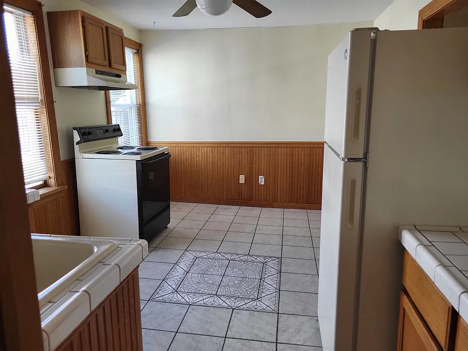 2 Clinton St #B