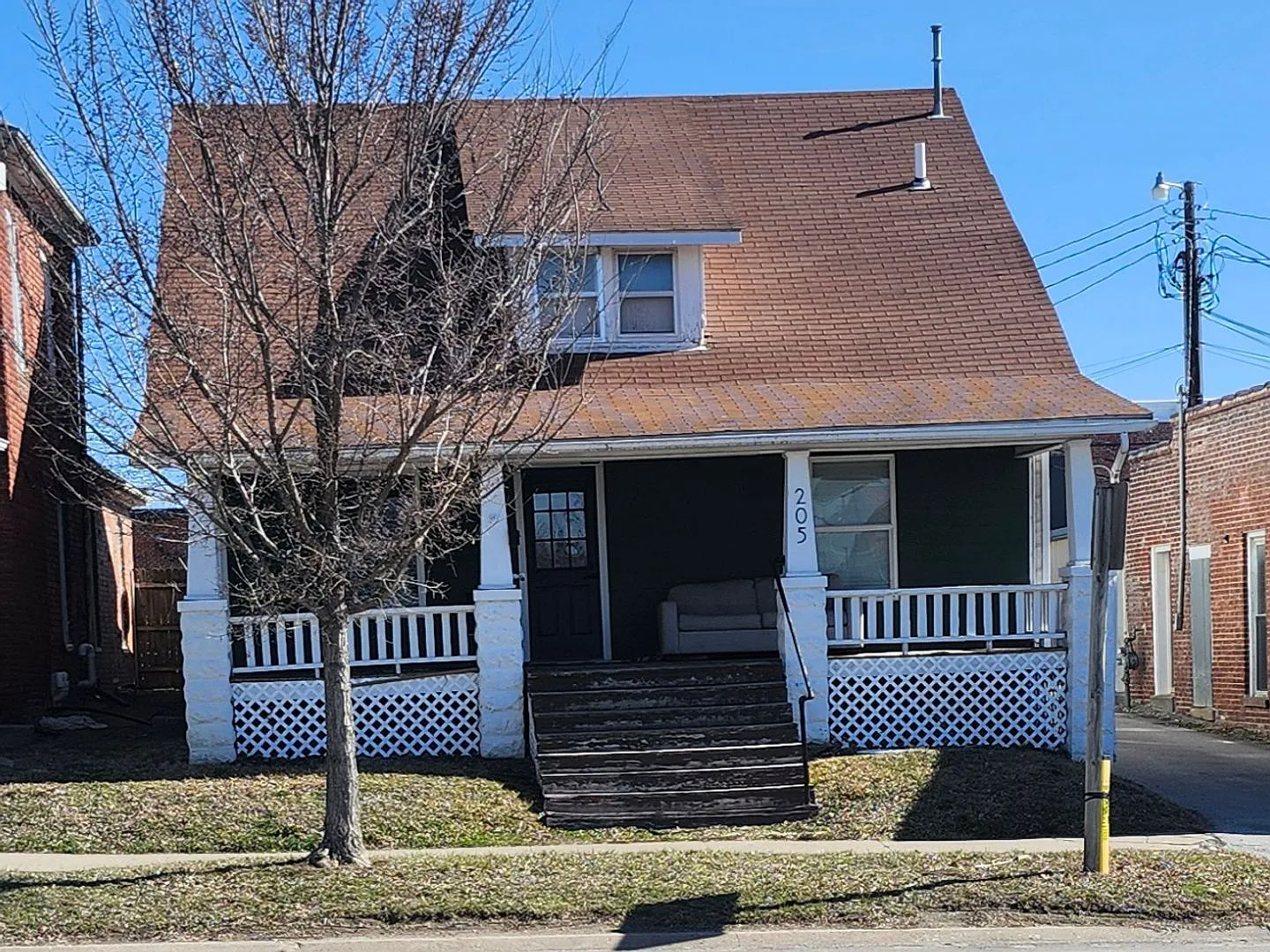 5 Bedroom House next to CMU Campus — Photo 1
