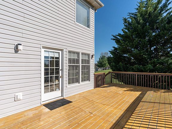 3rd image of 321 Westminister Dr