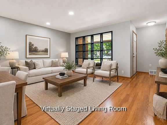 5th image of 425 Douglas St