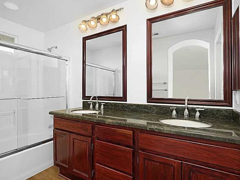 844 Covington Ave — Photo 18