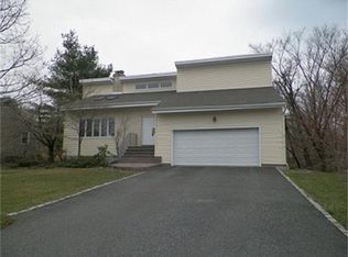 3 Ridge Ter, North Caldwell, NJ 07006