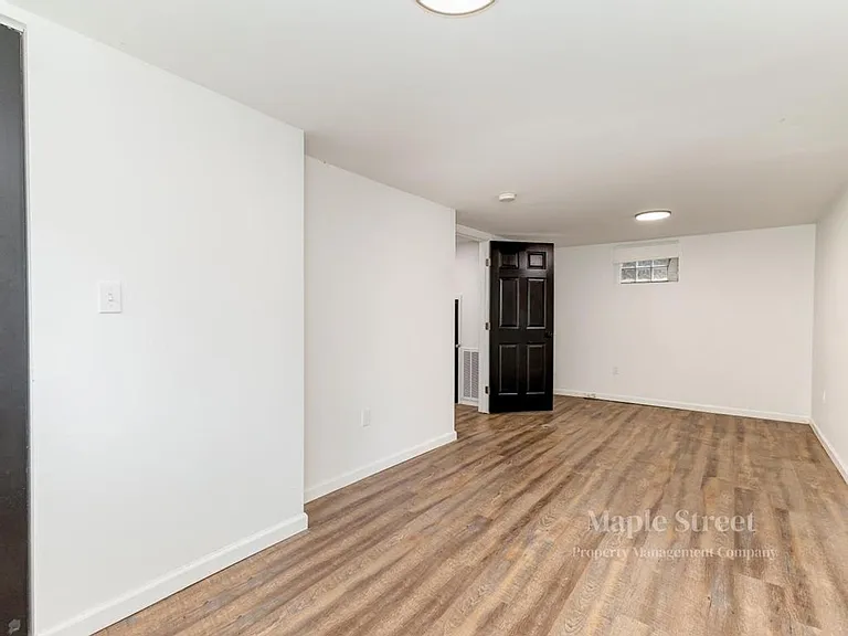 910 Main St — Photo 18