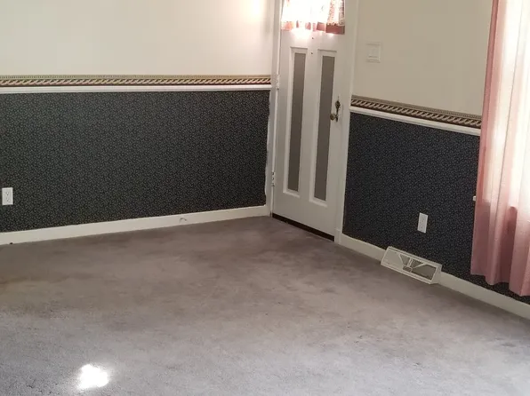 360 N Rile St, Bushnell, IL 61422